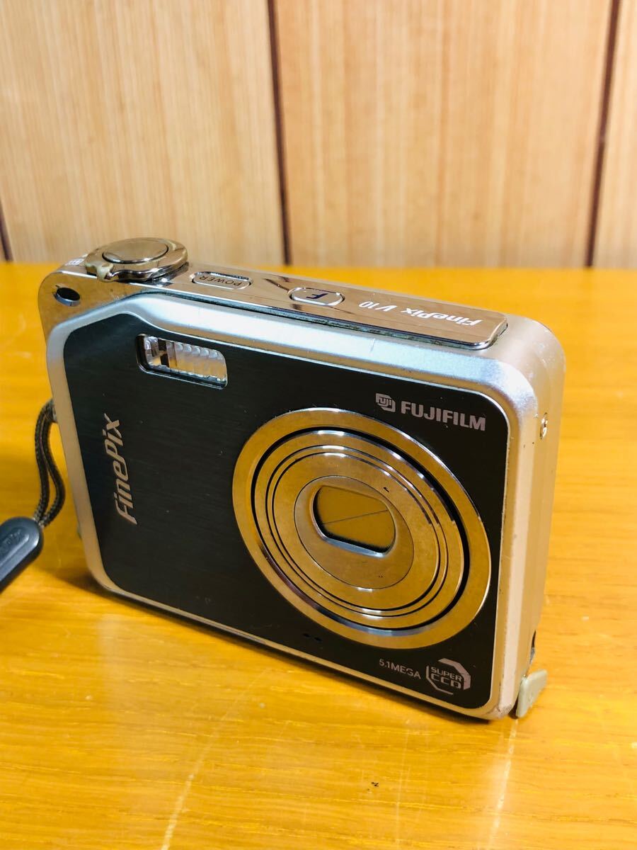 ☆ FUJIFILM FinePix V10 富士フィルム ファインピクス コンパクトデジタルカメラ シルバー 動作未確認