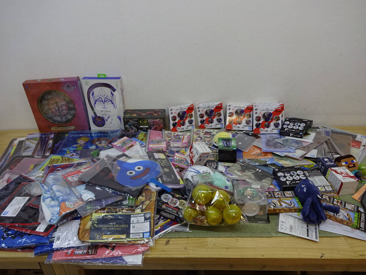 091-P57) 現状品 アニメ ゲーム グッズ いろいろ 大量 まとめ売り キンハ エヴァ デジモン 逆転裁判 ベルセルク マイクラ 他