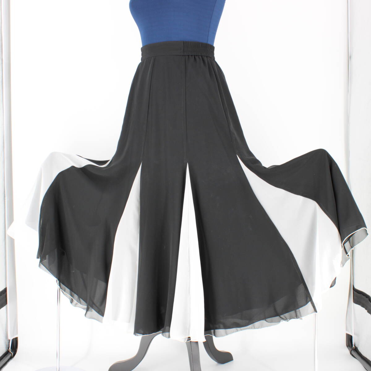 美品 日本製 社交ダンス衣装】ブラック CHACOTT スカート 黒 美品 日本製 社交ダンス衣装】ブラック CHACOTT スカート 黒