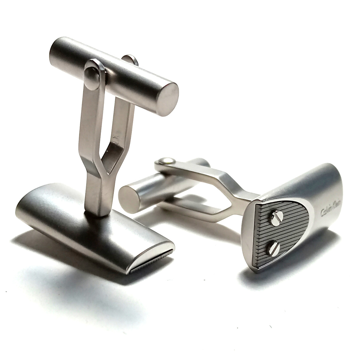 【ckc106】CALVIN KLEIN　CKカルバンクライン　カフス　カフリンクス　マットシルバー　ビスデザイン　定価14,300円_画像3