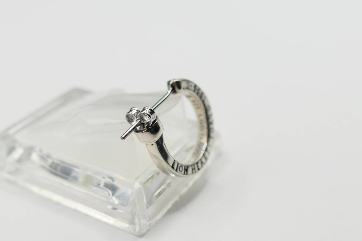 新品　未使用　ライオンハート　合成ダイヤ　ロゴ　フープ　ピアス　クロッシング