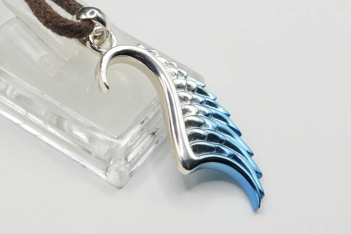 美品　アクアシルバー　グラデーションフェザー　ブルー　ネックレス　ペンダント_画像3
