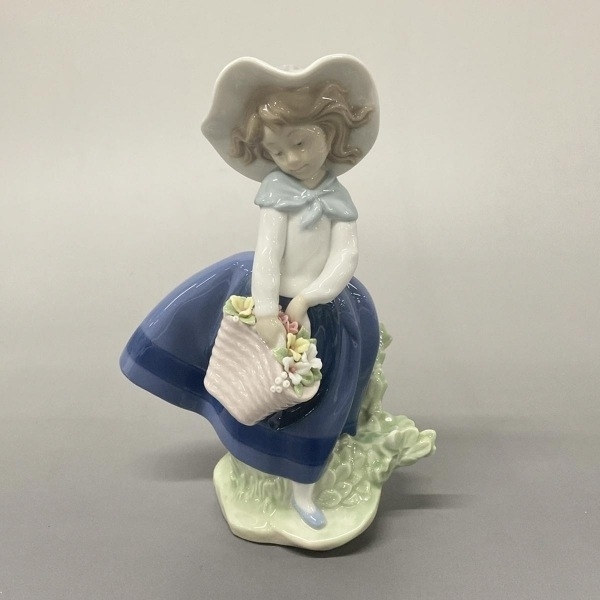 リヤドロ LLADRO 010.05222 きれいな花ばかり 白×ライトブルー