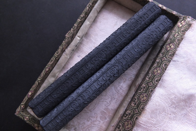 古墨 唐物 松滋候 2本セット137g 胡開文監製 全煙 中国徽墨 書画 古墨 唐物 松滋候 2本セット137g 胡開文監製 全煙 中国徽墨 書画