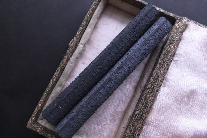古墨 唐物 松滋候 2本セット137g 胡開文監製 全煙 中国徽墨 書画 古墨 唐物 松滋候 2本セット137g 胡開文監製 全煙 中国徽墨 書画