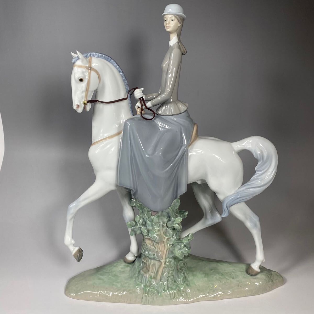 LLADRO リヤドロ 白い馬の少女 フィギュリン 置物 インテリア 陶器人形 陶器 人形 西洋美術 
