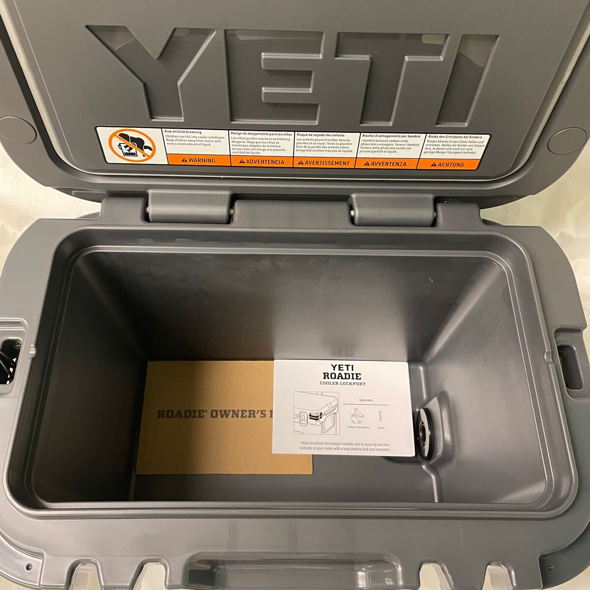 日本未発売 イエティ ローディ 15 YETI Roadie クーラーボックス 日本未発売 イエティ ローディ 15 YETI Roadie クーラーボックス