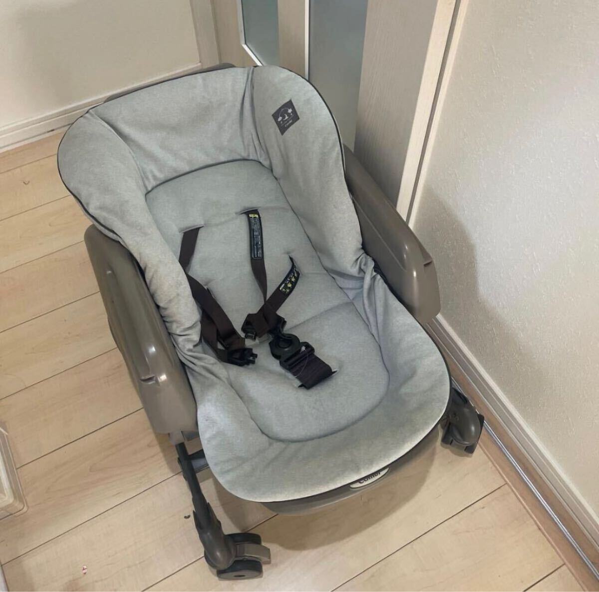 【美品】Combi コンビ ネムリラ ベビーステーション ヒッコリーグレー 手動 美品】Combi コンビ ネムリラ ベビーステーション ヒッコリー
