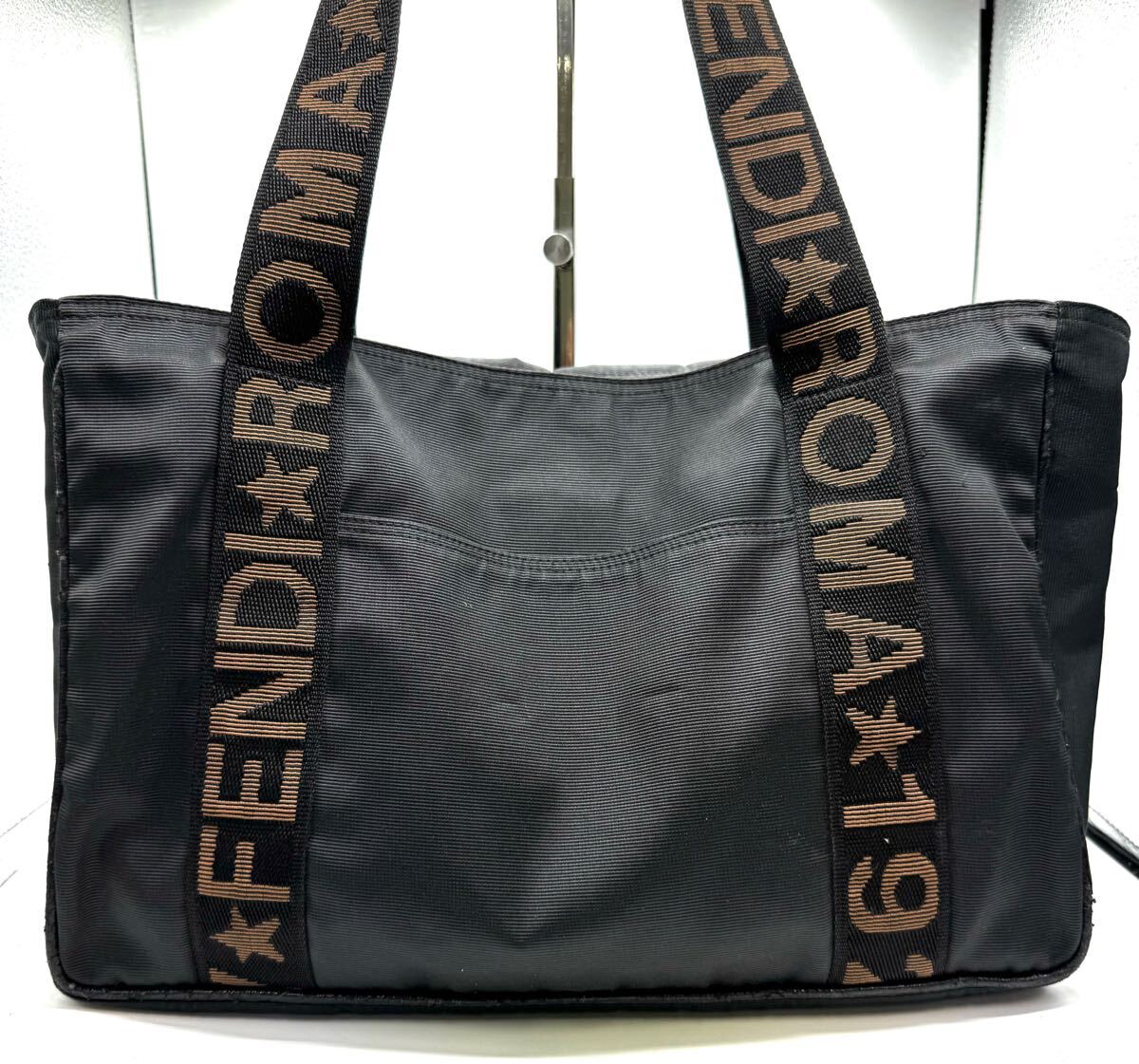 FENDI トートバッグ FFロゴ ショルダー 肩掛け A4 ナイロン ブラック FENDI トートバッグ FFロゴ ショルダー 肩掛け A4 ナイロン