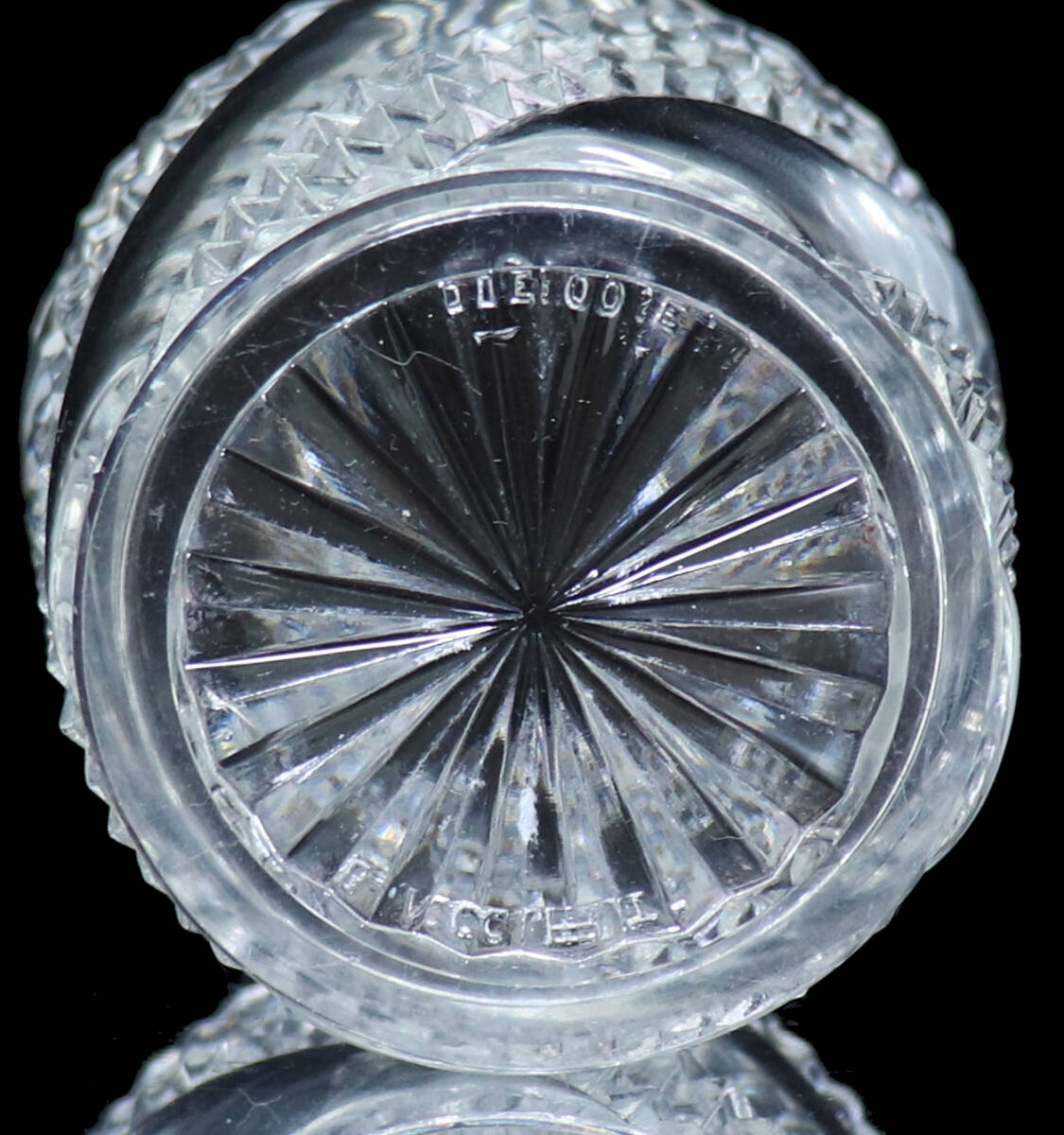 オールド・バカラ (BACCARAT) 1880年 珍品 サーペンティン 蓋物 オールド・バカラ (BACCARAT) 1880年 珍品 サーペンティン 蓋物