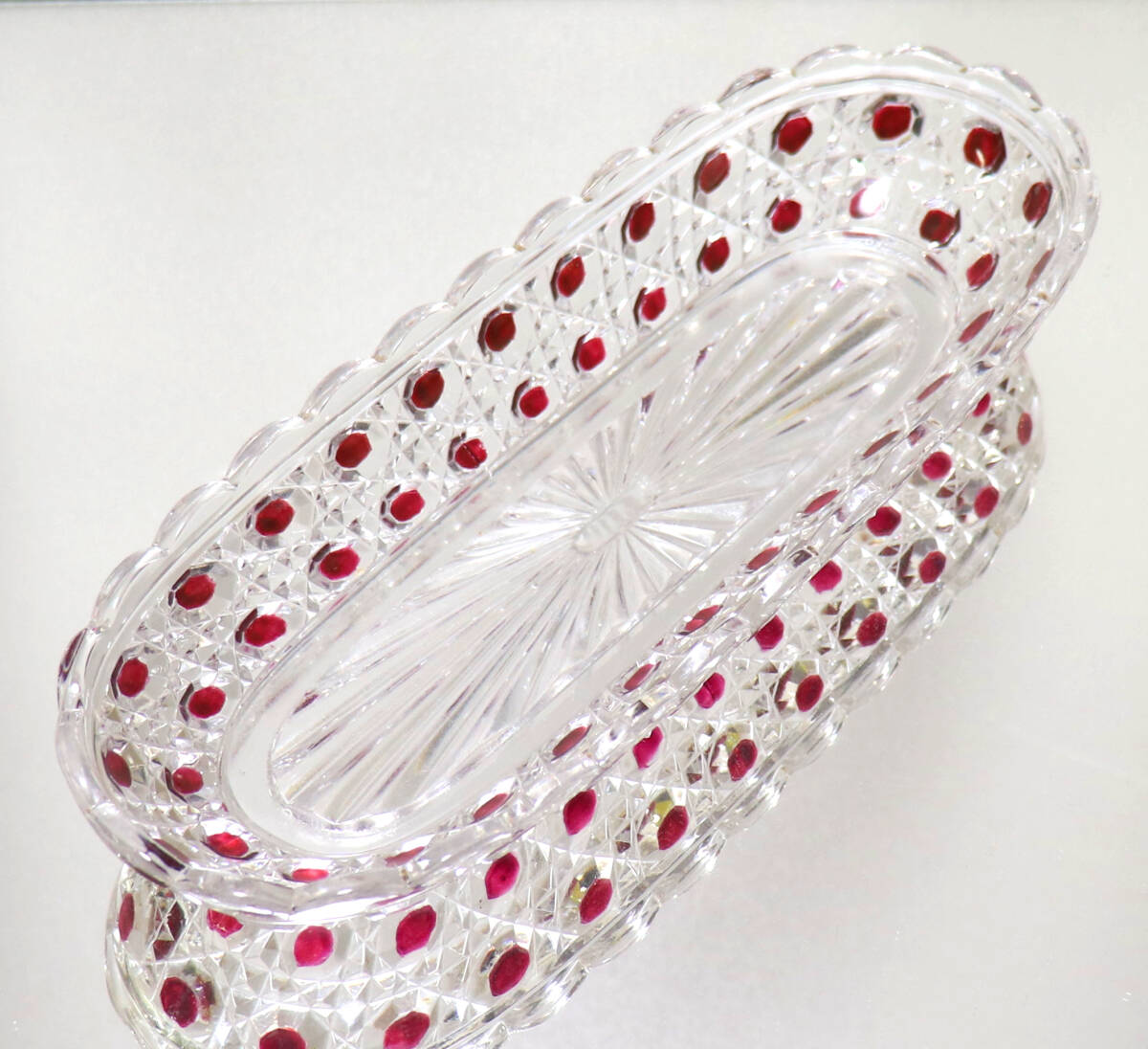 オールド・バカラ (BACCARAT) 上級作品 ワインレッド色被せ 切子 オールド・バカラ (BACCARAT) 上級作品 ワインレッド色被せ 切子