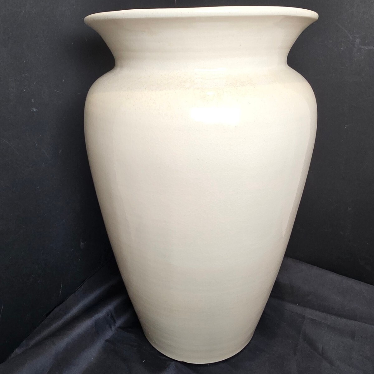 【美品】 壺 白磁 花器 花入 ツボ 巨大 花瓶 高さ54cm 置き物 インテリア 和風 庭 ガーデン ホワイト オシャレ 陶器 フラワーベース 陶芸