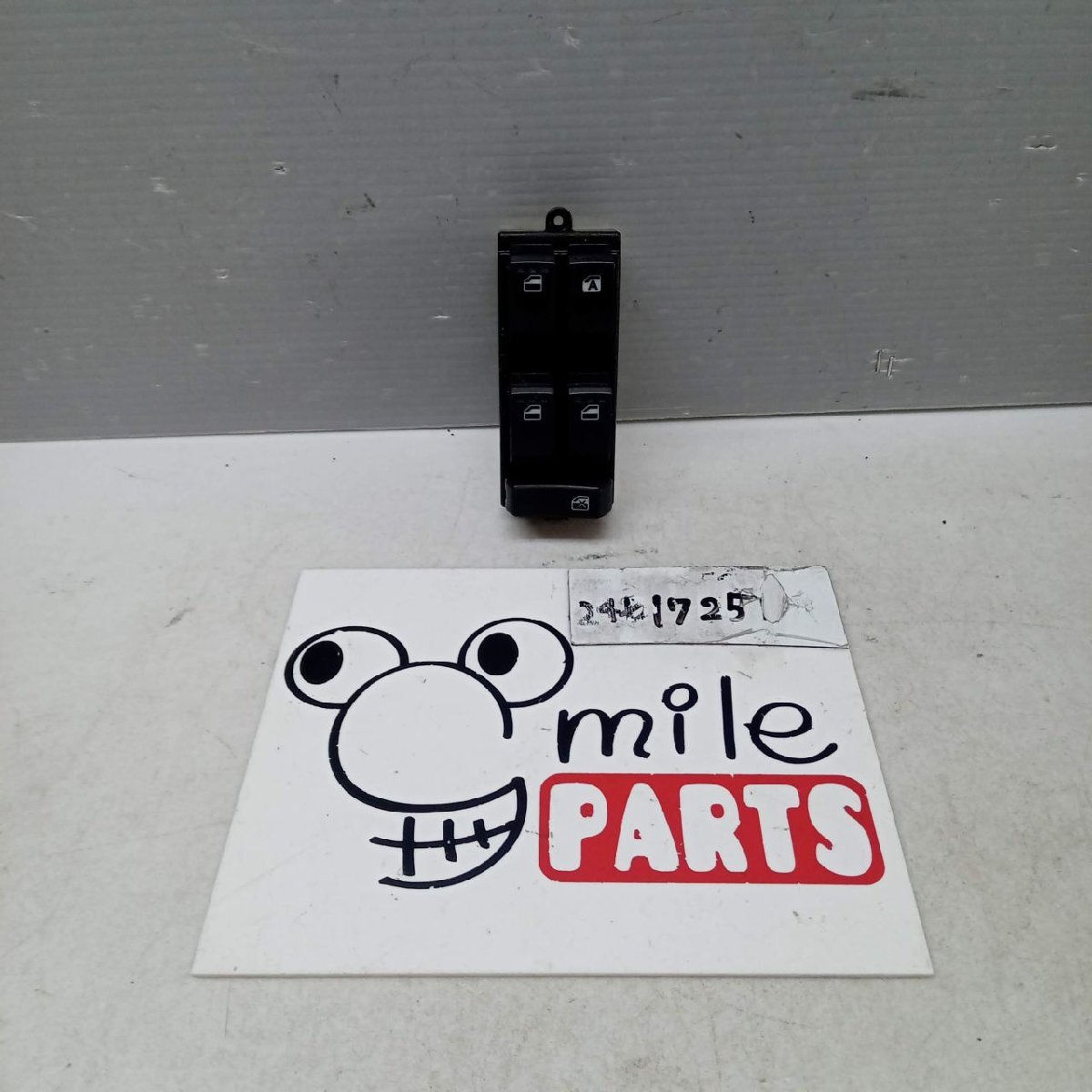 ＬＡ１１０Ｆ／ＬＡ１００Ｆ　ステラ　純正　パワーウィンドウスイッチ　２Ｚ６－２５－７/２４Ｄ１７２５*同梱不可
