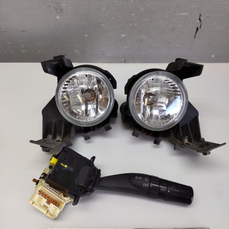 ＧＨ３　インプレッサ　純正　左右フォグランプ＋スイッチセット　１Ａ１－１５－４/２４Ｄ２３９３*同梱不可