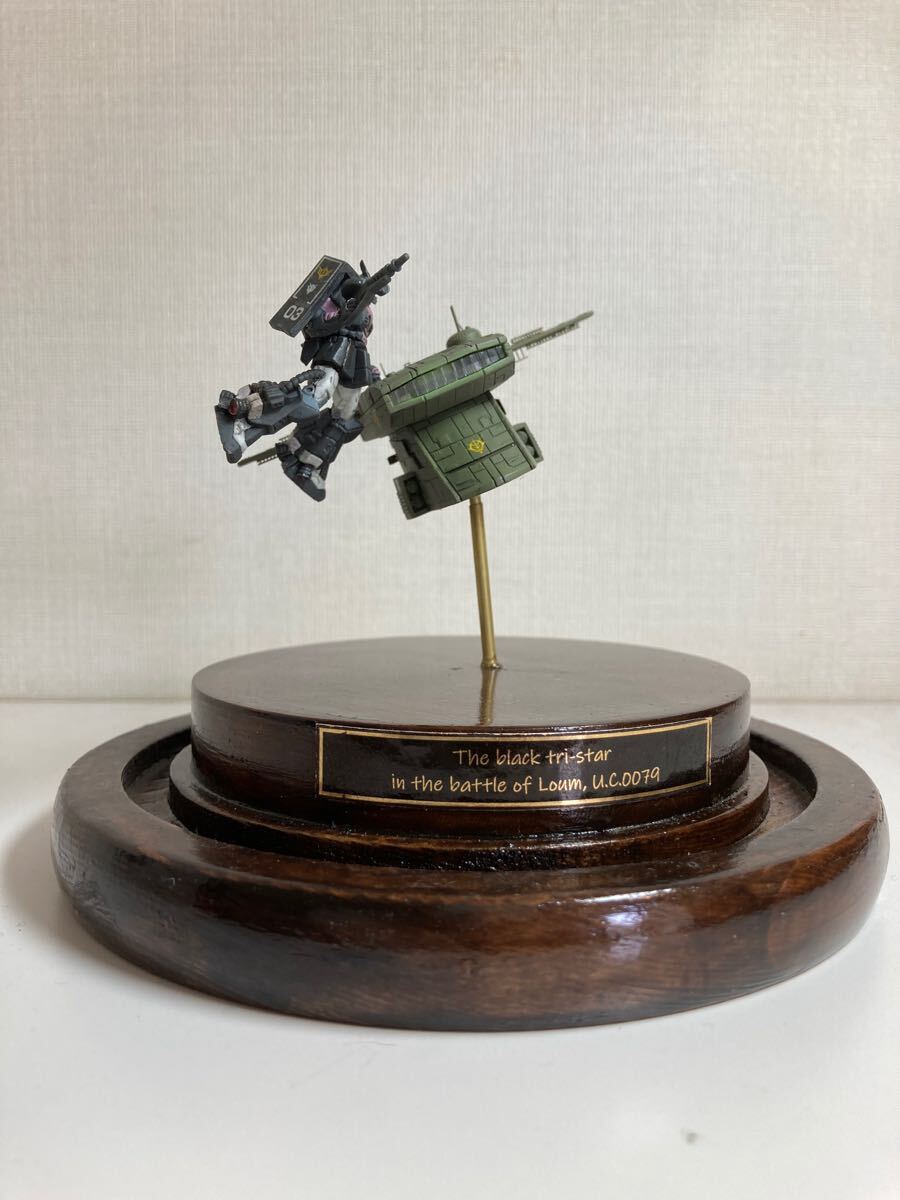 黒い三連星　高機動型ザク　ムサイ　ジオラマ　ビネット　完成品　ガラスケース付き