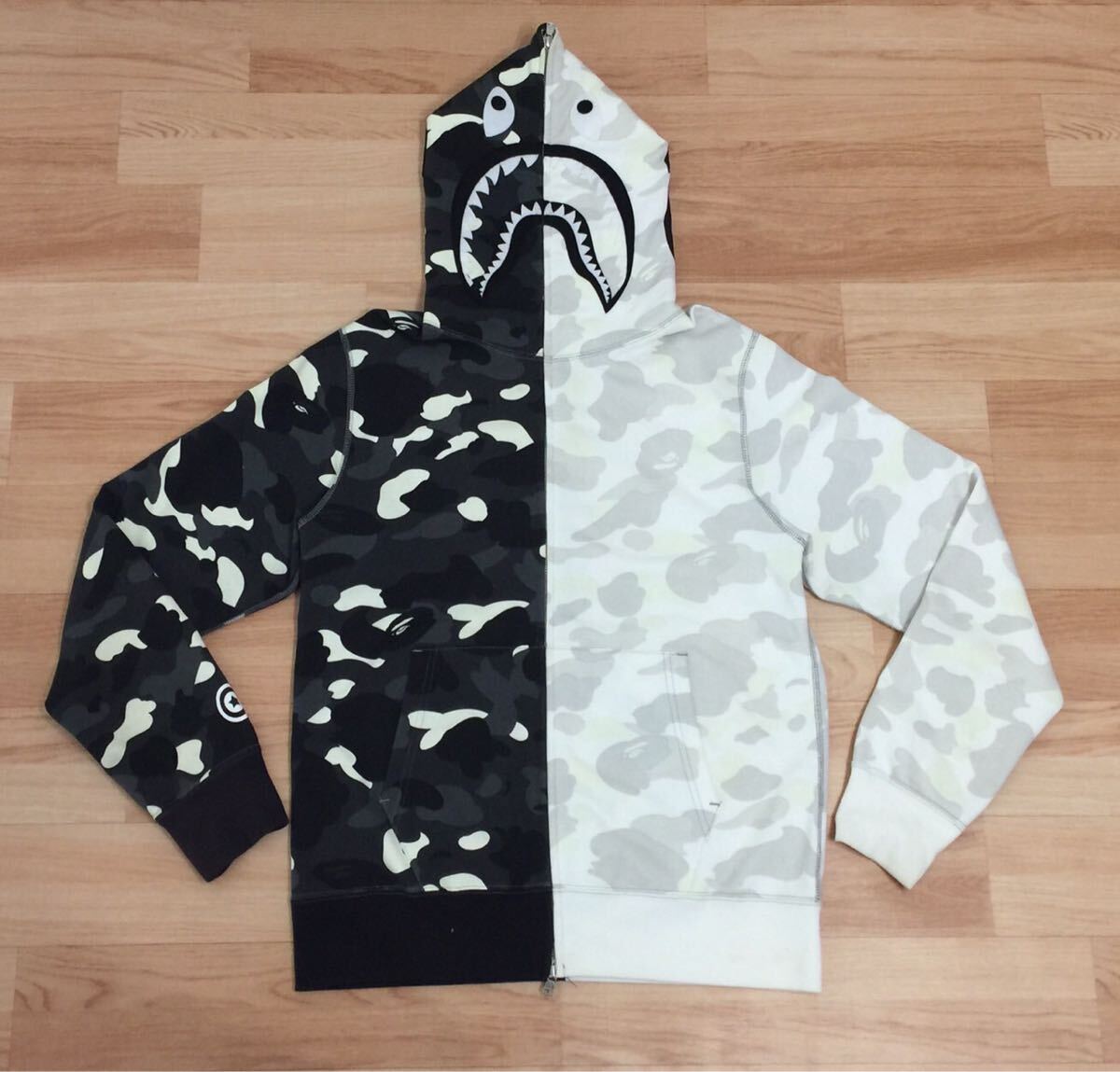 ☆激レア☆蓄光☆ APE city camo シャークパーカー L kaws ☆激レア☆蓄光☆ APE city camo シャークパーカー L kaws