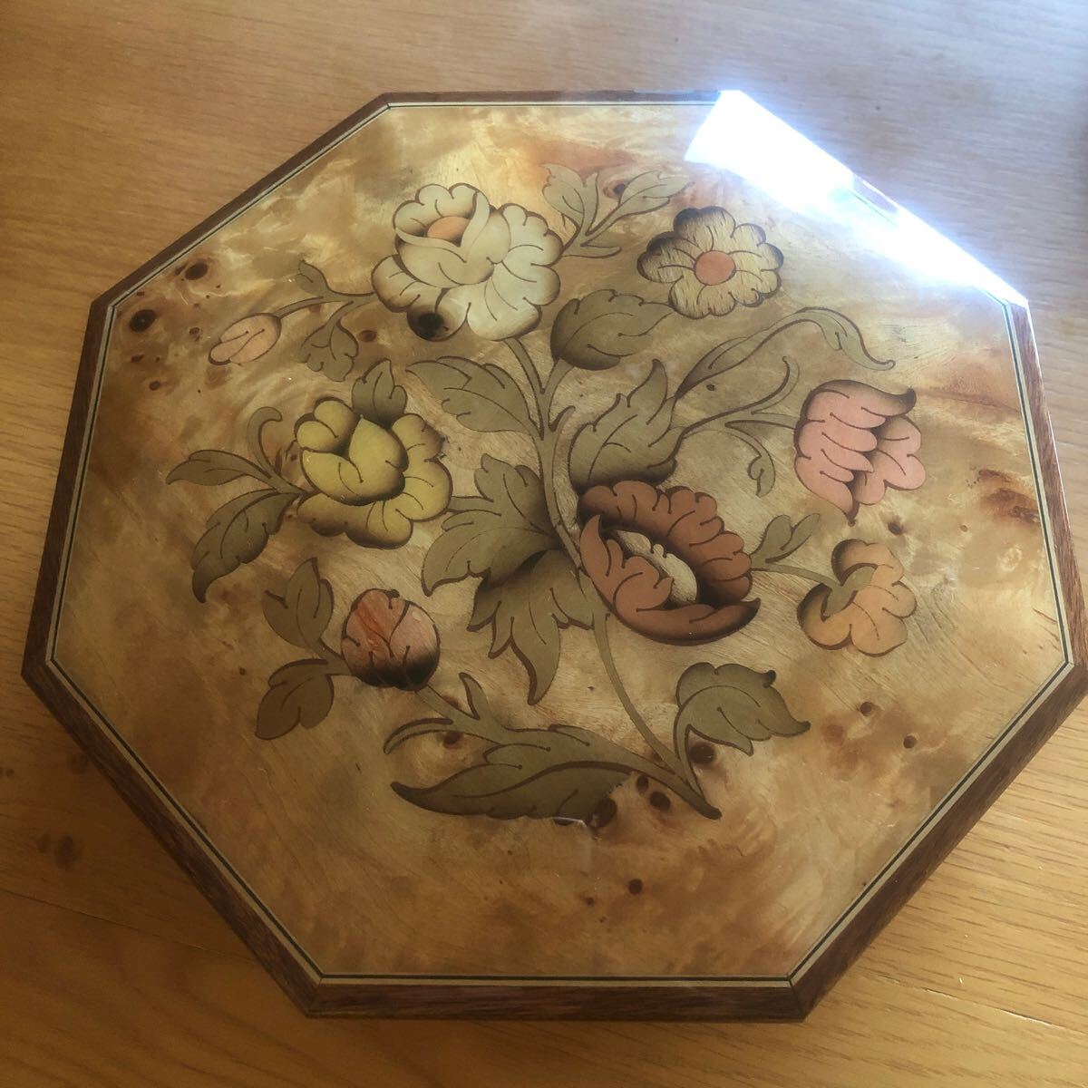 良品！イタリア製　オルゴールつき　木製　コレクションボックス　アクセサリー　印鑑　コスメ　小物入れ　送料込み　