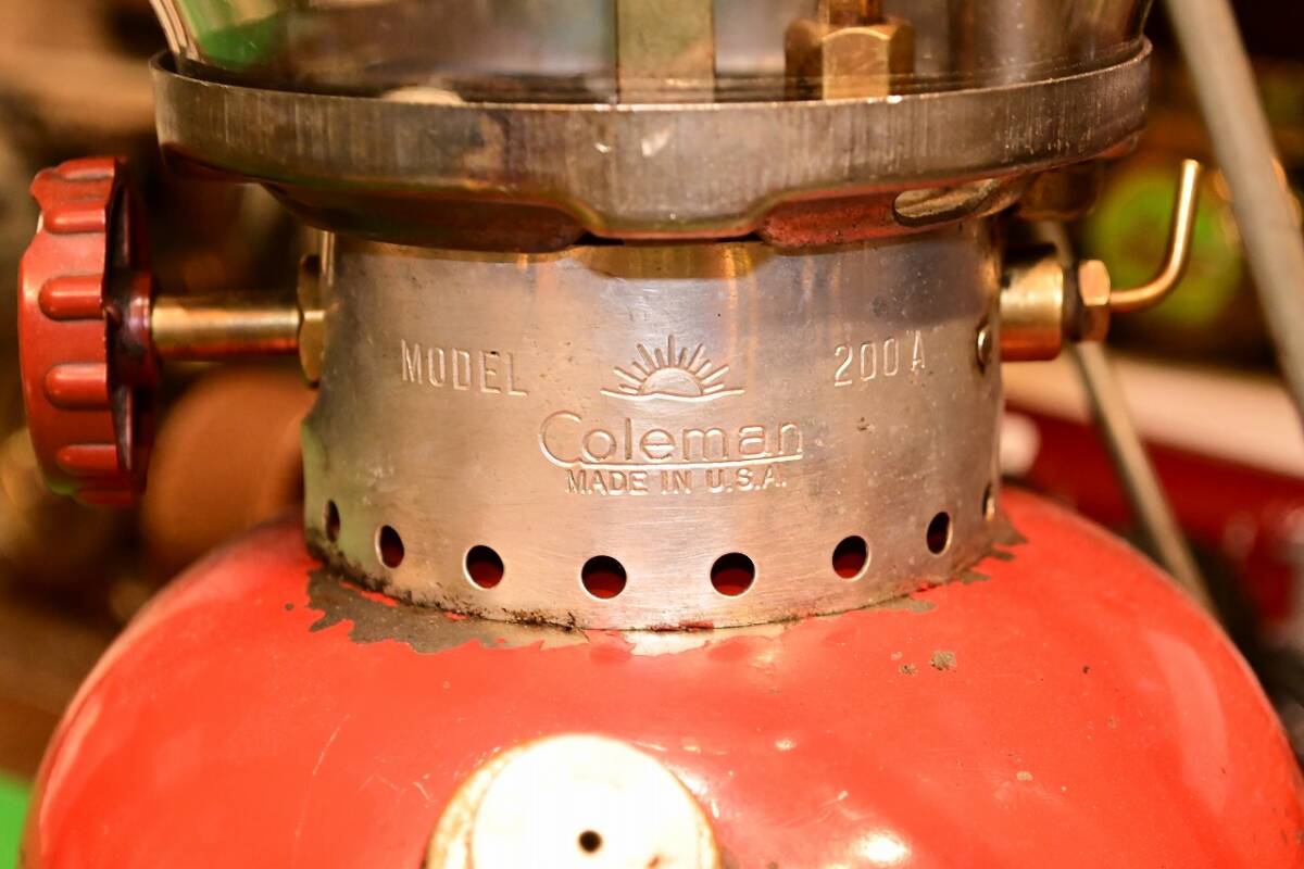 【ビンテージ・アウトドア・キャンプ用品】1971年11月製造 コールマン 200A ガソリンランタン 点火確認済 軽整備済_画像3