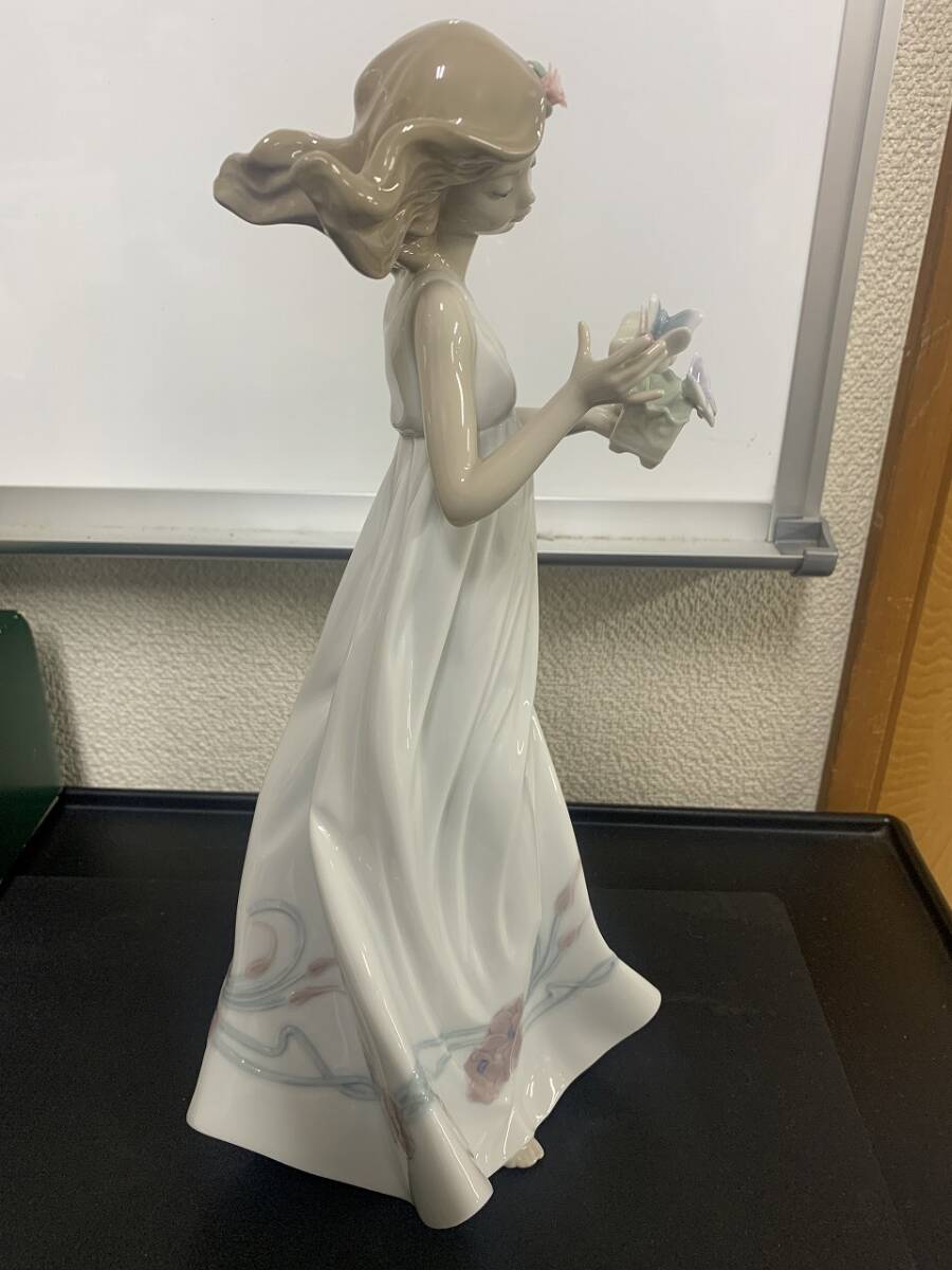 【美品】リヤドロ　フィギュリン　私の宝物 6777 リヤドロ】【私の宝物】【6777】