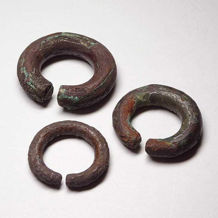 花◆6世紀 古墳時代後期 青銅製耳環3点 銀環・銅環 発掘出土品 26 装身具 青銅器銅剣古鏡銅鐸勾玉