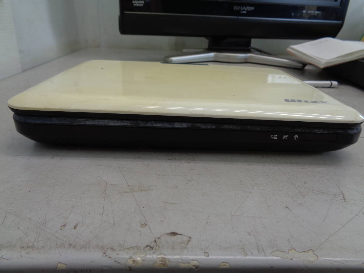 C1729　Wizz　ポータブルDVDプレーヤー　DV-P10J