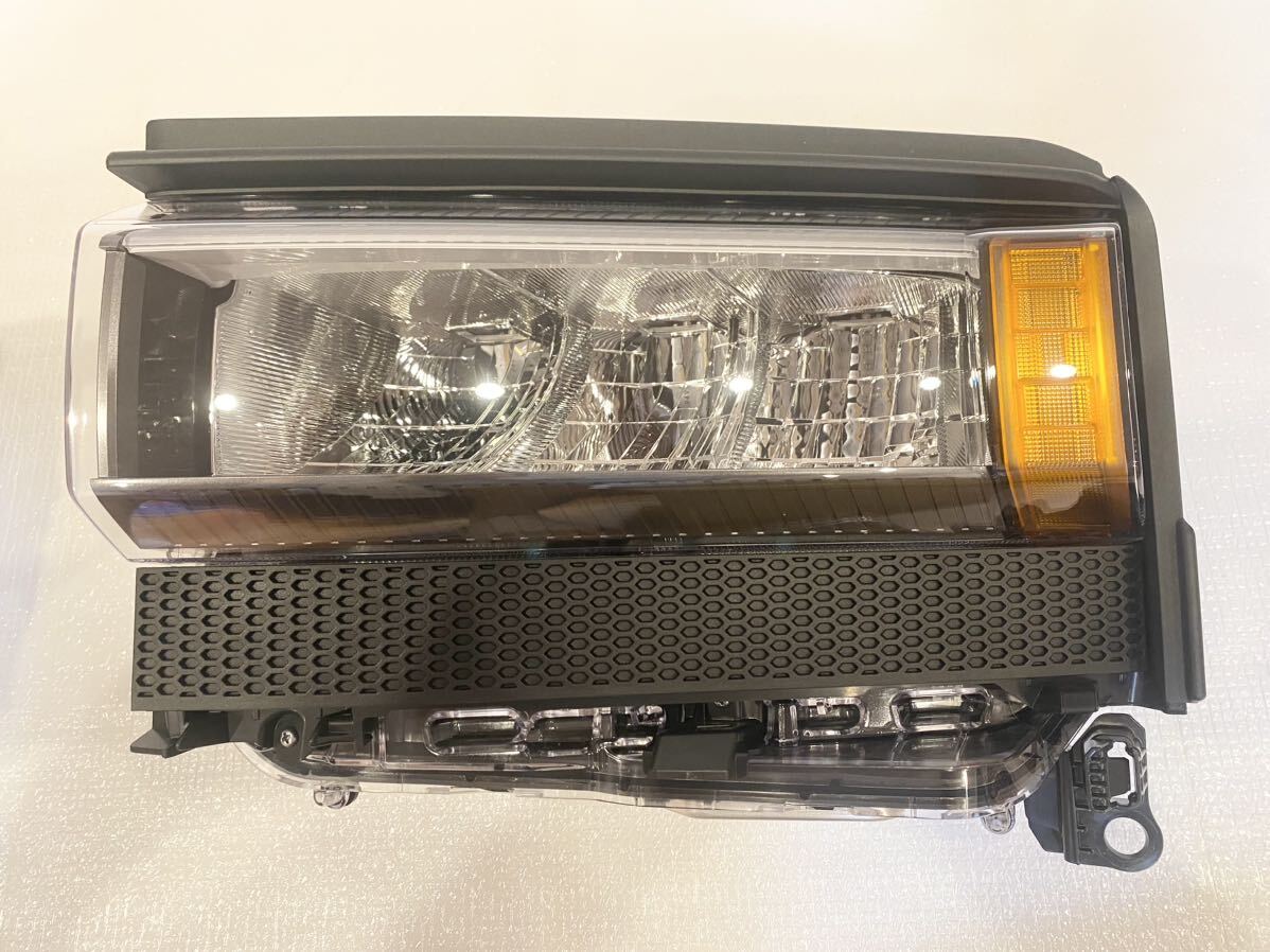 トヨタランクル250VX角型ヘッドライト新品未使用左右セット 新車外し TOYOTA トヨタ ランドクルーザー 250 VXファースト