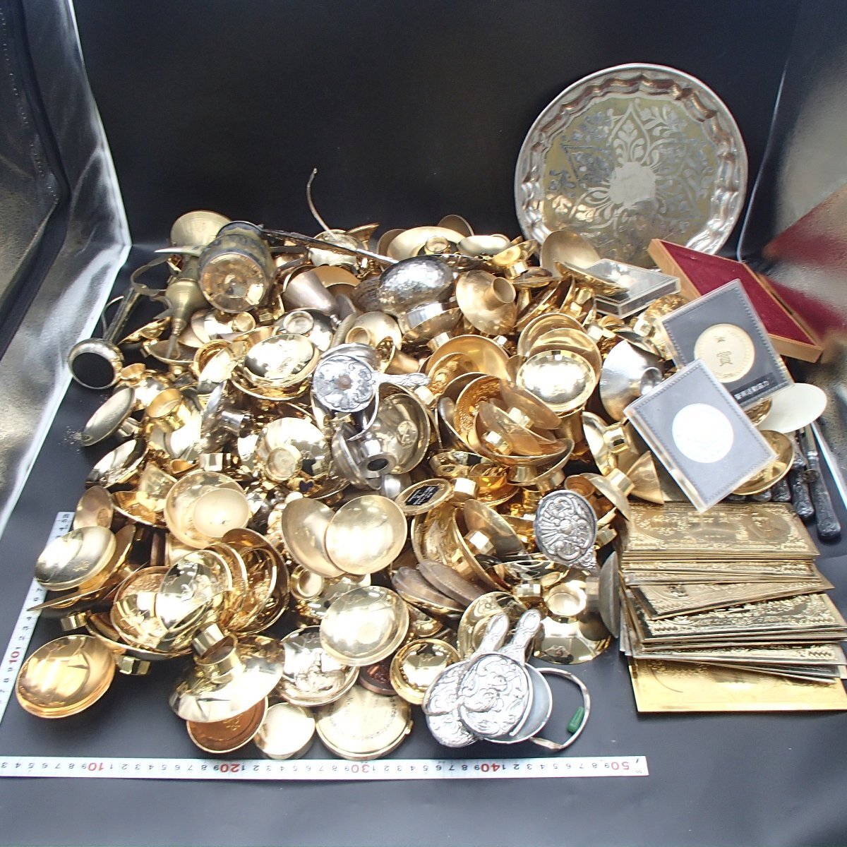 ★同梱不可★ 金杯 銀杯 置物 記念メダル など 約29.6kg まとめ 大量 まとめ売り イミテーション メッキ 素材 材料 パーツ ジャンク★HON