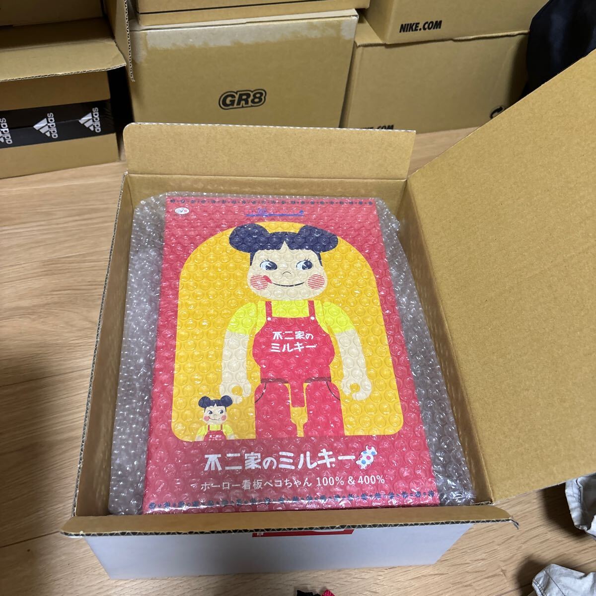 ベアブリック ペコちゃん 100%&400% BE @RBRICK ホーロー看板 ベアブリック ペコちゃん 100%&400% BE @RBRICK ホーロー看板