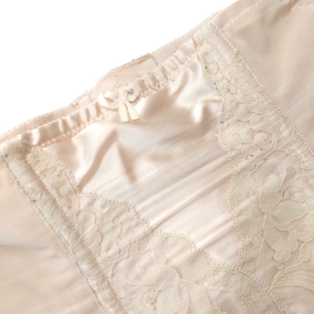 ジェノバ　セラジェンヌ 　ウエストニッパー 67　ベージュ　補正　補整　コルセット　ニッパー　サンプル　USED　St976