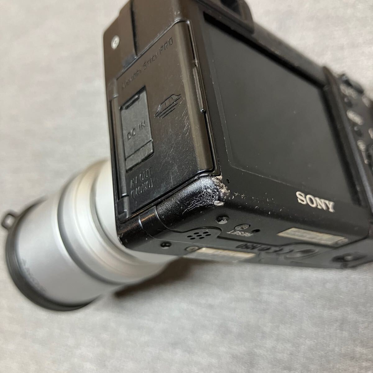 送料無料【Nふ2594】SONY Cyber-shot DSC-W1 デジタルカメラ 送料無料【Nふ2594】SONY Cyber-shot DSC-W1 デジタルカメラ