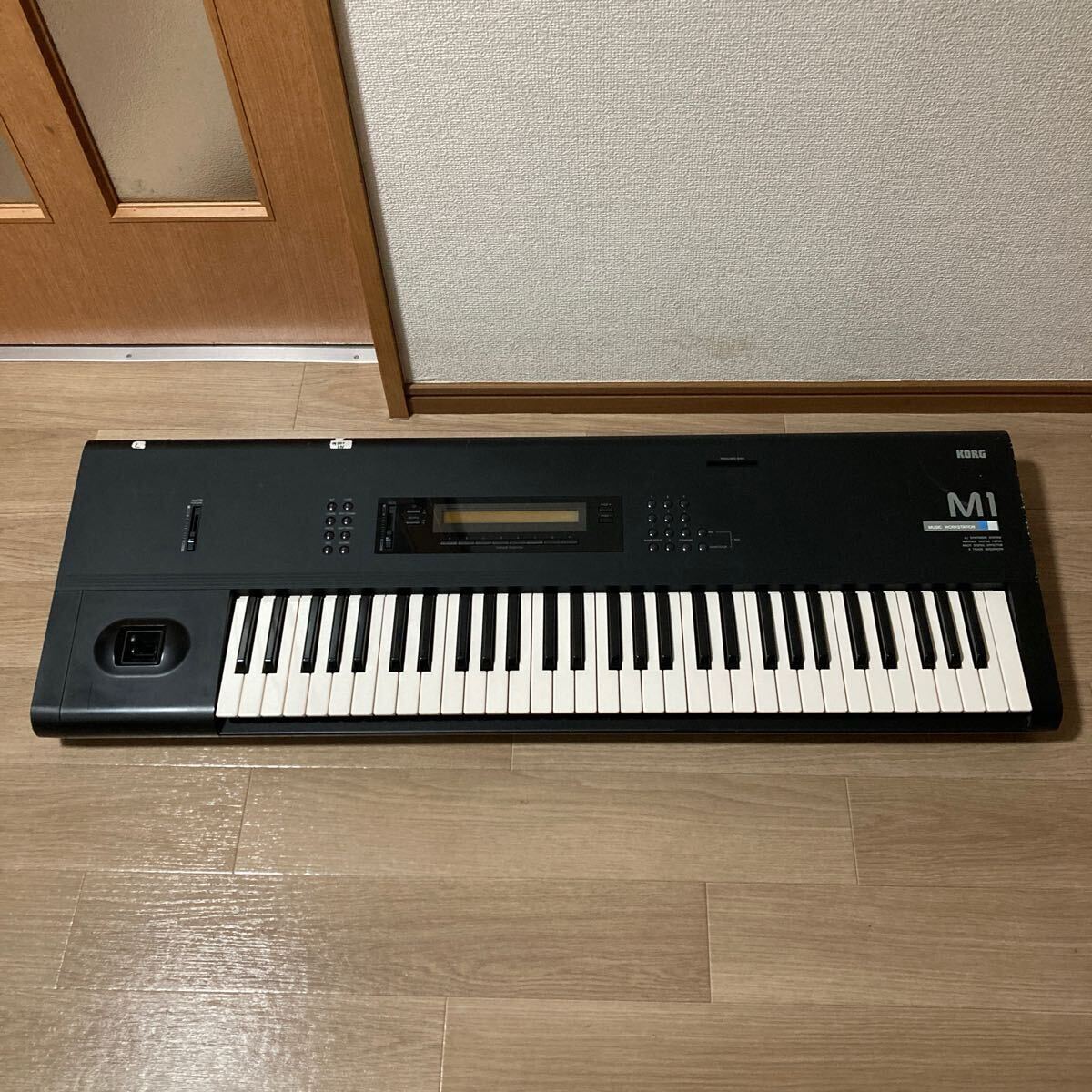 KORG シンセサイザー M1