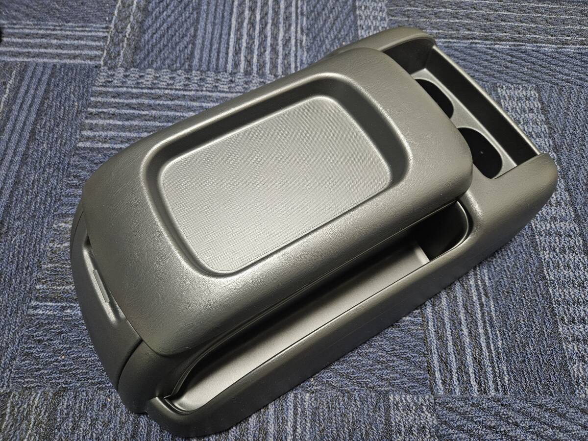 【新車外し】ハイエース　純正コンソール