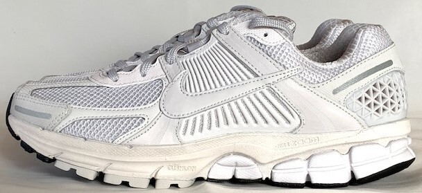 国内正規品 特価 NIKE ナイキ ズーム ボメロ 5 ウィメンズ 国内正規品 特価 NIKE ナイキ ズーム ボメロ 5 ウィメンズ
