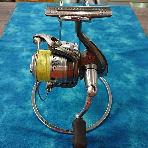 【中古現状品】SHIMANO　シマノ　05 ツインパワーTWINPOWER　2500S　01921　スピニングリール