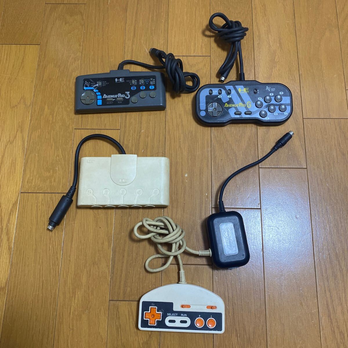 PCエンジン　コントローラー3本とマルチタップセット