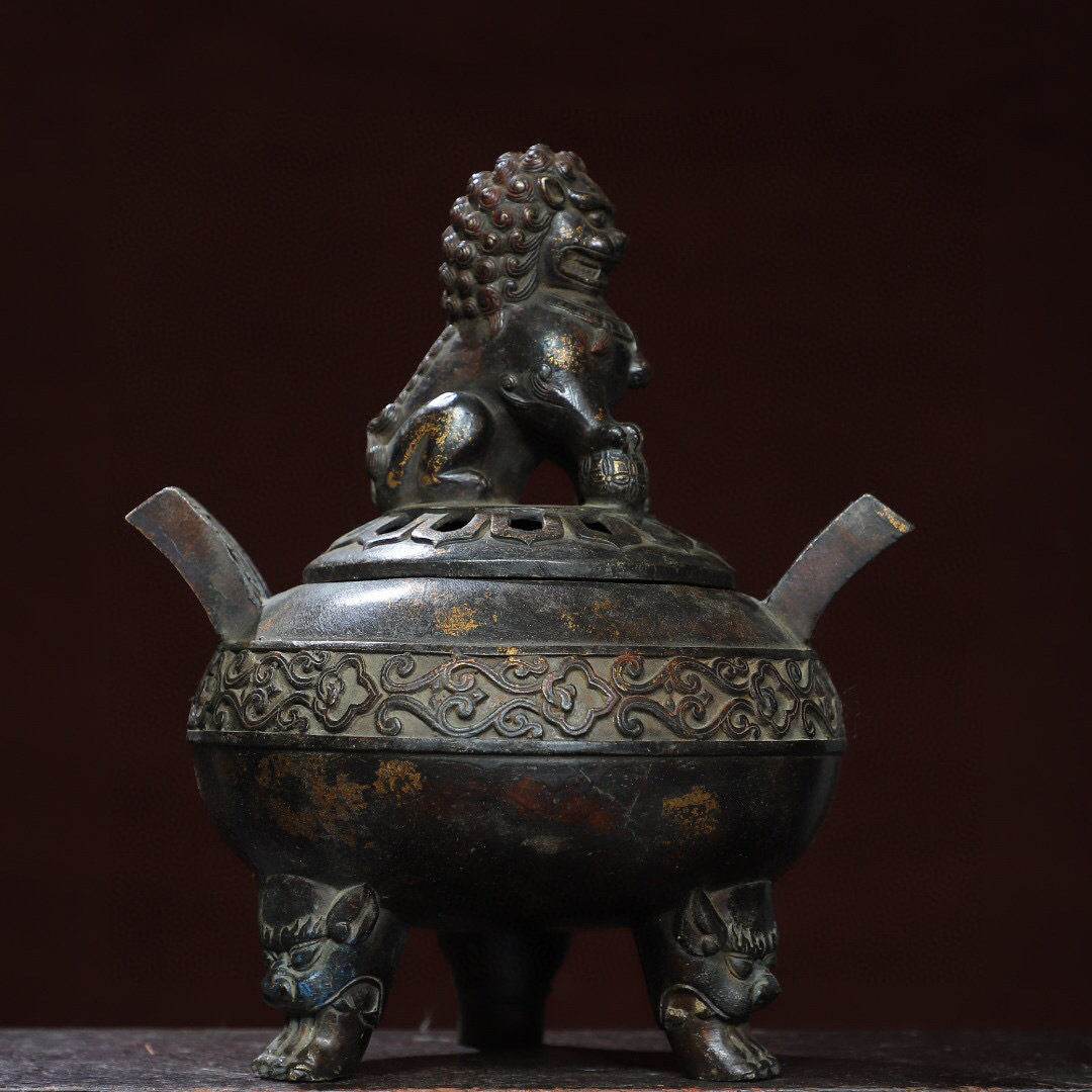 超珍館蔵】銅製 拓金 雙耳 獅蓋三足熏香炉 置物 古賞物 古美術品 超珍館蔵】銅製 拓金 雙耳 獅蓋三足熏香炉 置物 古賞物 古美術品