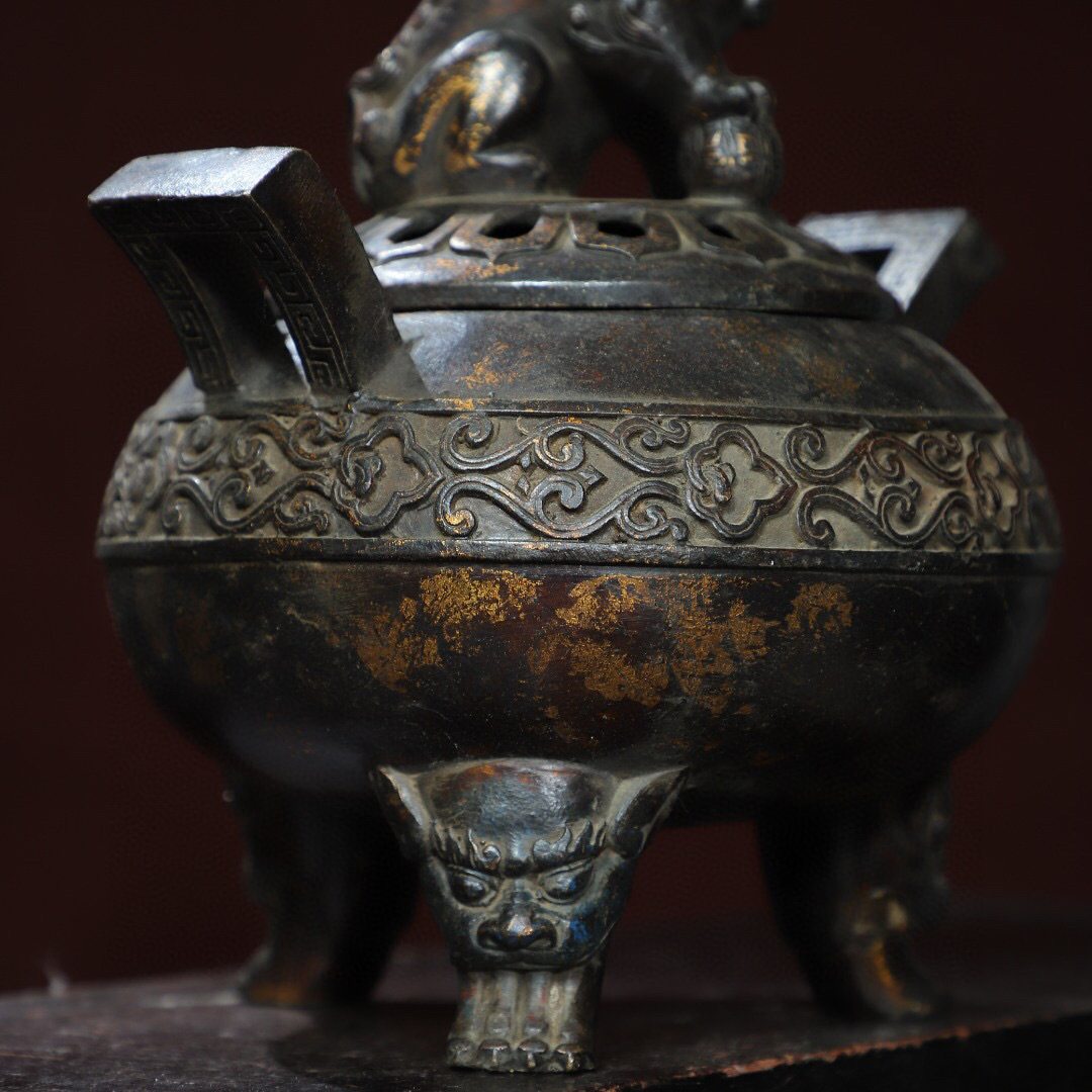 超珍館蔵】銅製 拓金 雙耳 獅蓋三足熏香炉 置物 古賞物 古美術品 超珍館蔵】銅製 拓金 雙耳 獅蓋三足熏香炉 置物 古賞物 古美術品