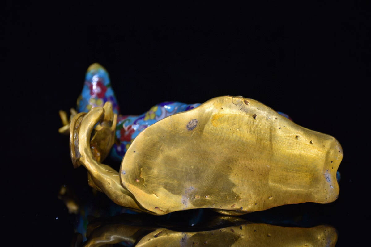超珍館蔵】銅製 景泰藍 琺瑯彩 塗金 寿桃鹿 置物 古賞物 古美術 超珍館蔵】銅製 景泰藍 琺瑯彩 塗金 寿桃鹿 置物 古賞物 古美術