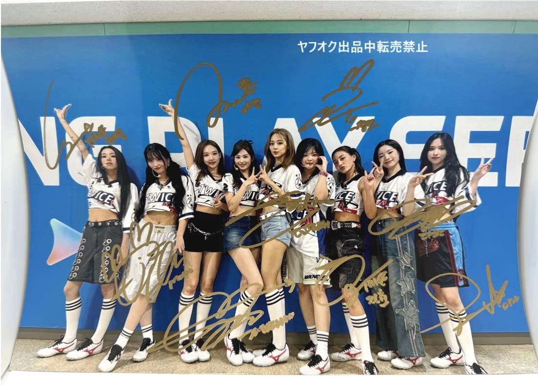 TWICE★全員直筆サイン入り★A4サイズ写真★ TWICE☆全員直筆サイン入り☆A4サイズ写真②