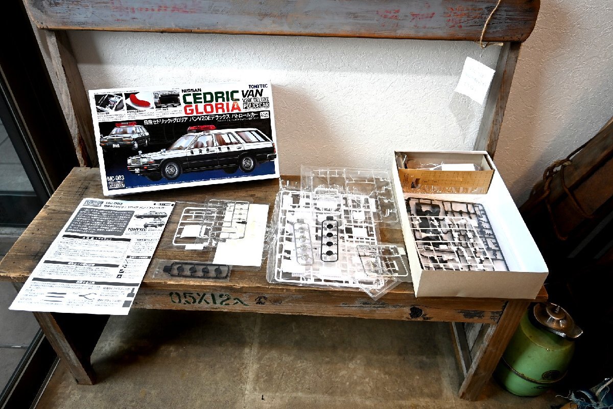 ○未組トミーテック MSS 1/35 MC-003 日産 セドリック/グロリア バン V20E DX パトカー　古道具のgplus広島2410ｋ