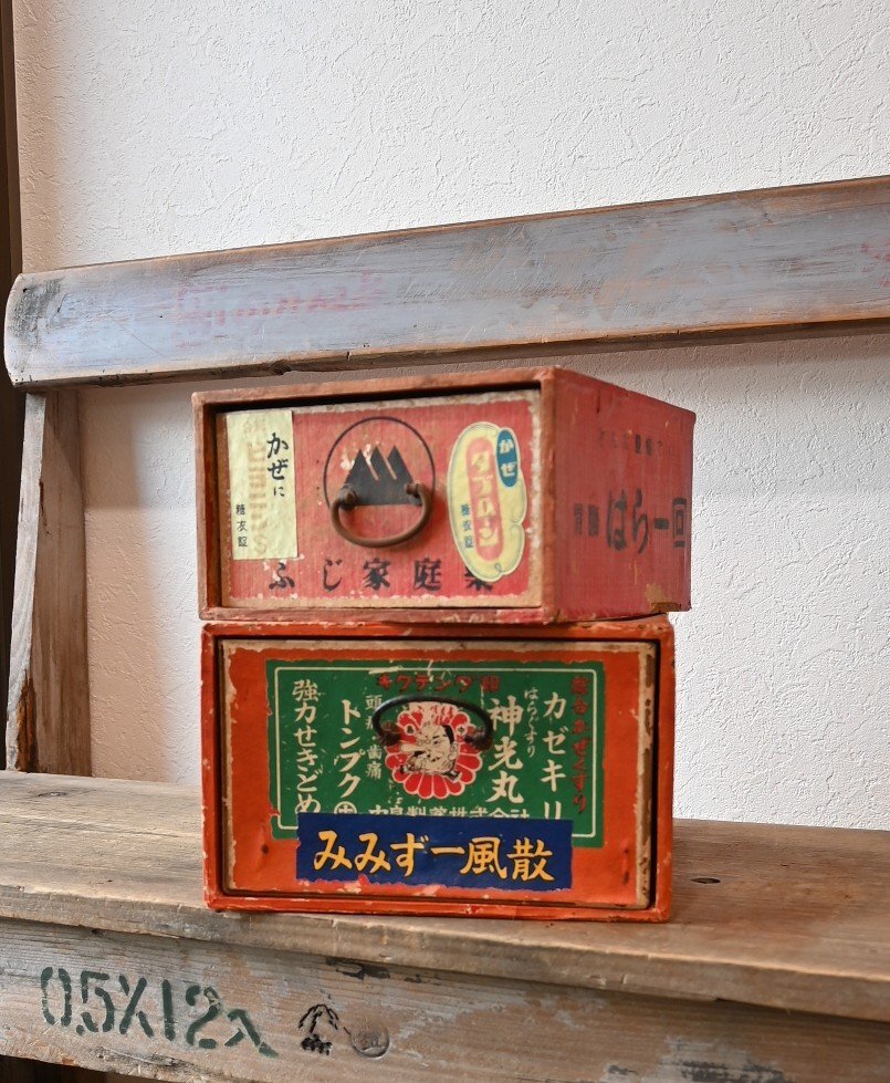 ○古い薬箱　2点セット　越中富山　富士薬品　神光丸　薬袋　赤い紙箱　レトロ　昭和　古民家　ヴィンテージ　古道具のgplus広島 2410i
