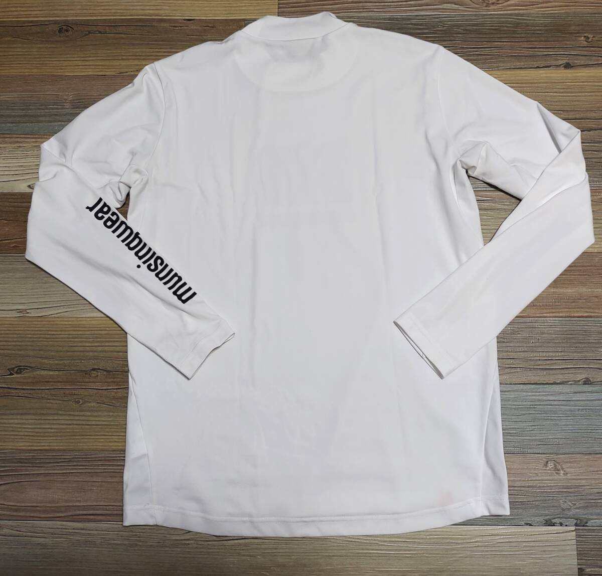 【美品】マンシングウェア ゴルフ モックネック 長袖シャツ ロゴ ホワイト LL ☆マンシング☆Munsingwear でかロゴ モックネック 長袖シャツ