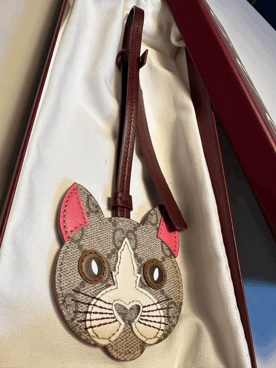 2024新作新品GUCCIキャットシェイプバッグチャームグッチロッソアンコーラAncoraアクセアリーサバト・デ・サルト