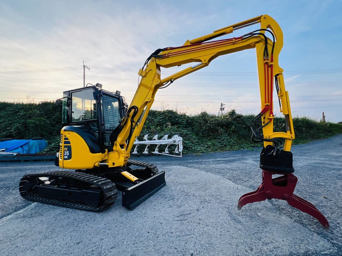 《栃木県》KOMATSU コマツ PC35MR-3 2ピース 5本配管 回転はさみ キャビン