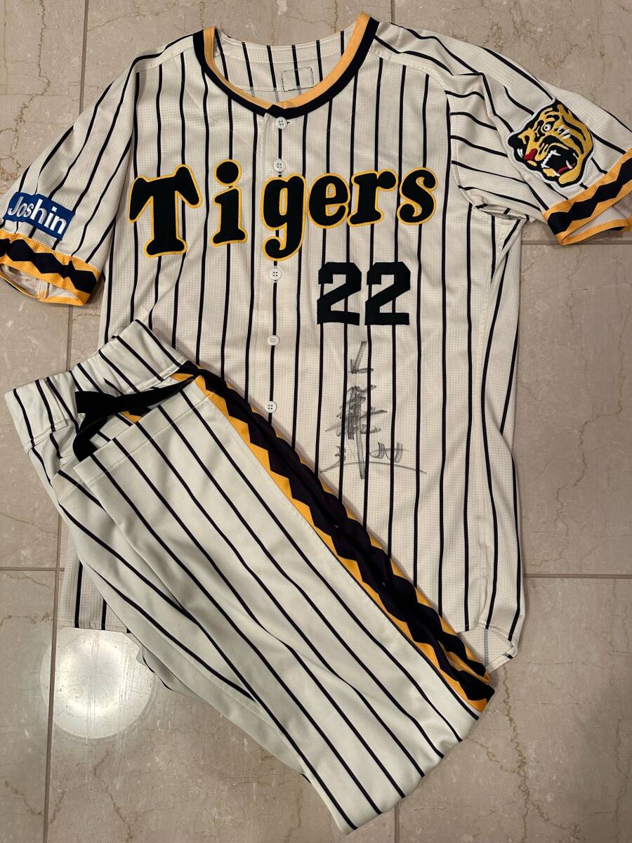 Amazon.co.jp: 阪神タイガース 藤川球児22 レプリカユニフォーム Amazon.co.jp: 阪神タイガース 藤川球児22 レプリカユニフォーム