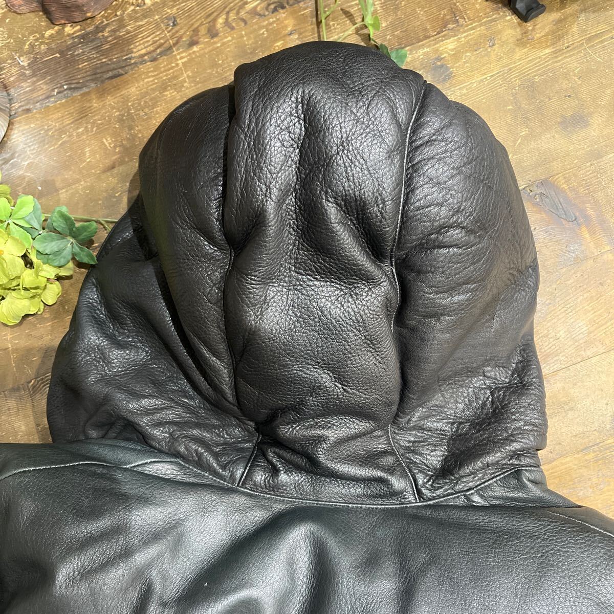 Y1008. 2. USA製 Crescent Down Works レザーダウンベスト フード付き ブラック 革. サイズ S 【着丈 約62】 【身幅 約54】 【肩幅 約45】_画像8