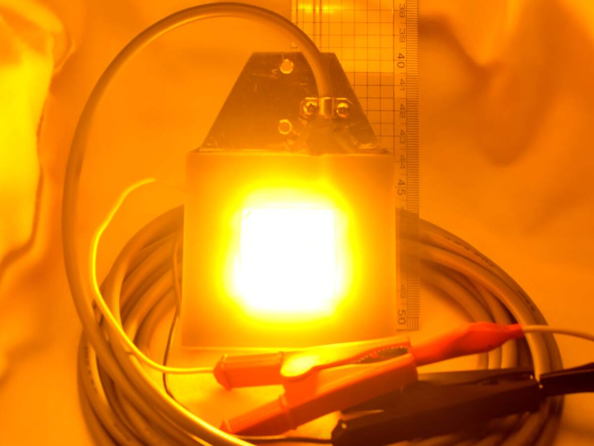 よく見る「芸能人が愛用 LED 50w しらすうなぎ漁 濃い黄色 黒色ソフトコード6m DC12v アクセサリー