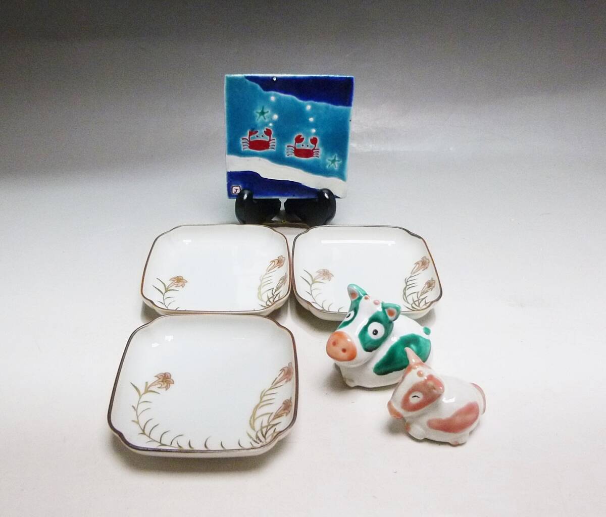 《ジャムルK》KKo1016-46◆送料無料◆九谷焼 四代 徳田八十吉 徳田順子 作 小皿 牛像 板皿 色々 まとめ 6点 丑 干支 かに 陶板