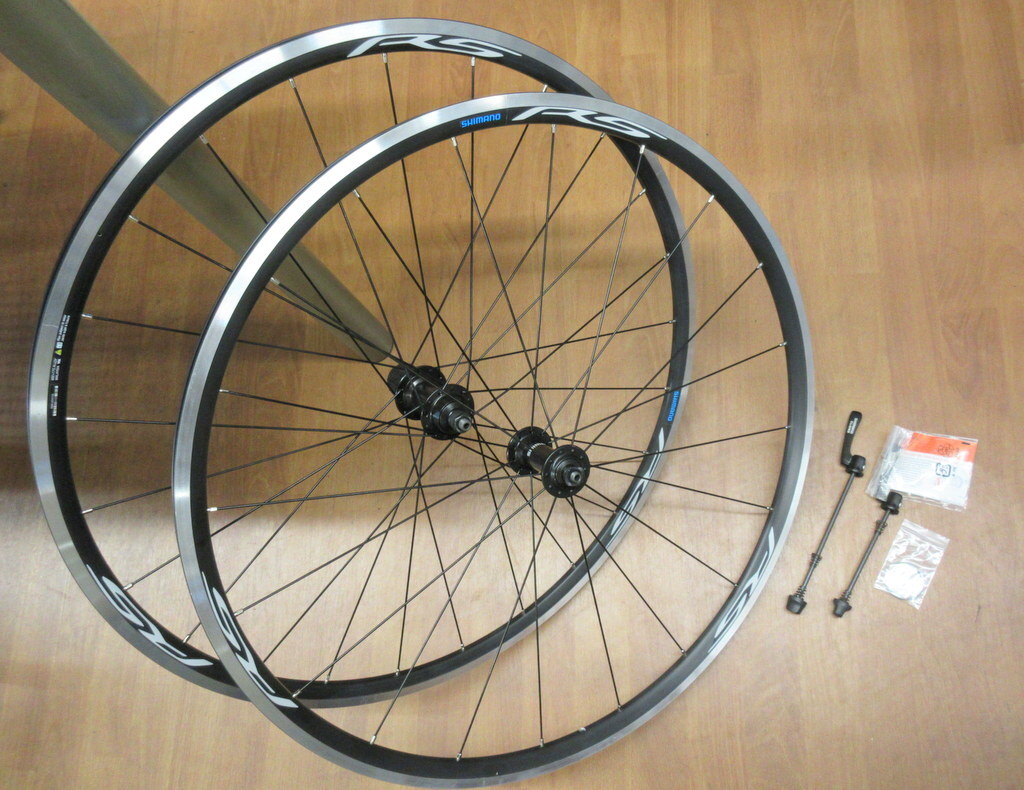 展示処分品】 シマノ WH-RS100 クリンチャー・11S対応 700C 展示処分品】 シマノ WH-RS100 クリンチャー・11S対応 700C