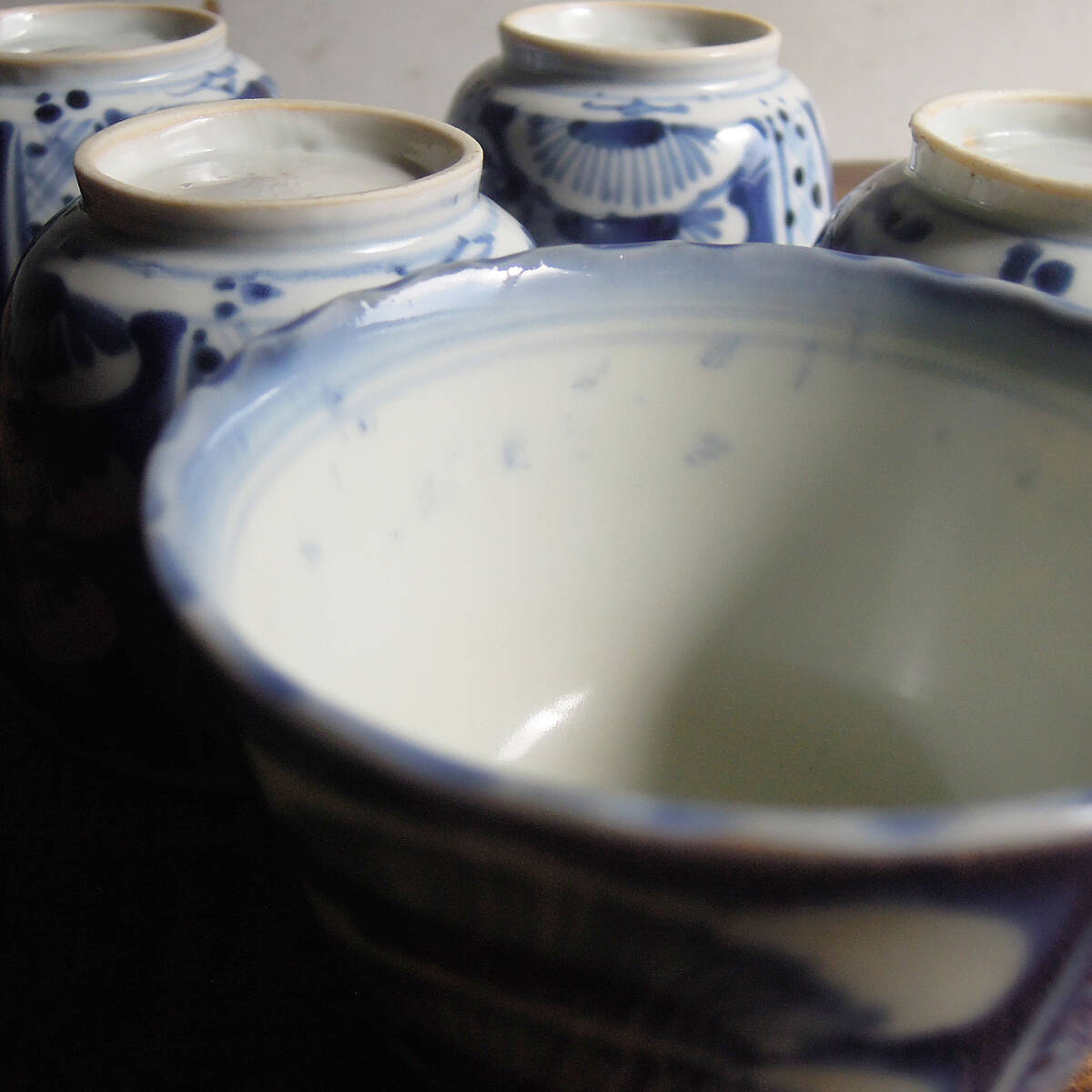  inside Aizu flight Imari . sake cup . customer soba sake cup direction attaching white porcelain blue and white ceramics Edo latter term old house delivery .. load 